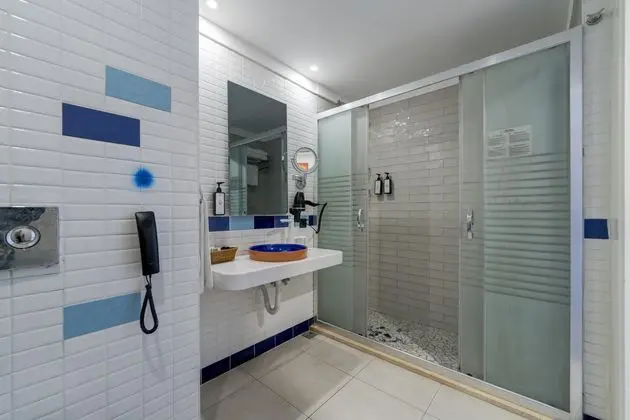 https://images.etstur.com/imgproxy/resize/2560x1440/files/images/hotelImages/etsrooms/519913/Batihan_Beach_Resort___Spa_20260514151949_3.jpg