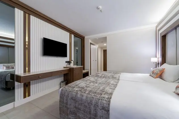 https://images.etstur.com/imgproxy/resize/2560x1440/files/images/hotelImages/etsrooms/519913/Batihan_Beach_Resort___Spa_20260514152303_0.jpg
