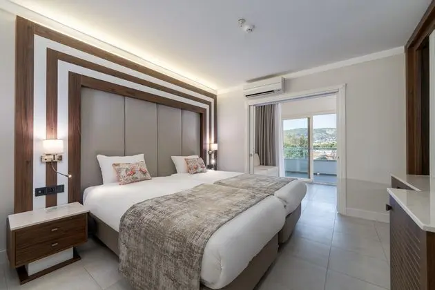 https://images.etstur.com/imgproxy/resize/2560x1440/files/images/hotelImages/etsrooms/519913/Batihan_Beach_Resort___Spa_20260514152305_2.jpg