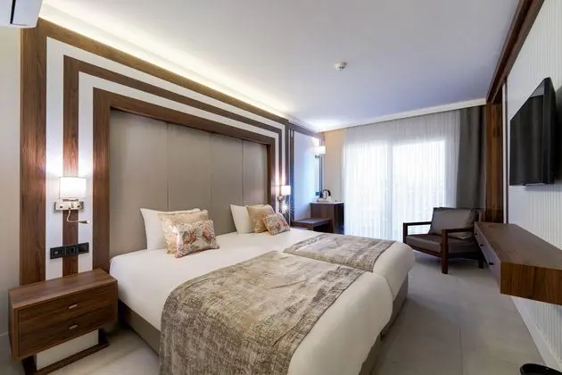 https://images.etstur.com/imgproxy/resize/2560x1440/files/images/hotelImages/etsrooms/519913/Batihan_Beach_Resort___Spa_20260514152307_3.jpg