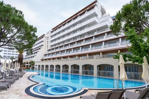 https://images.etstur.com/imgproxy/resize/2560x1440/files/images/hotelImages/etsrooms/519913/Batihan_Beach_Resort___Spa_20260514160233_2.jpg