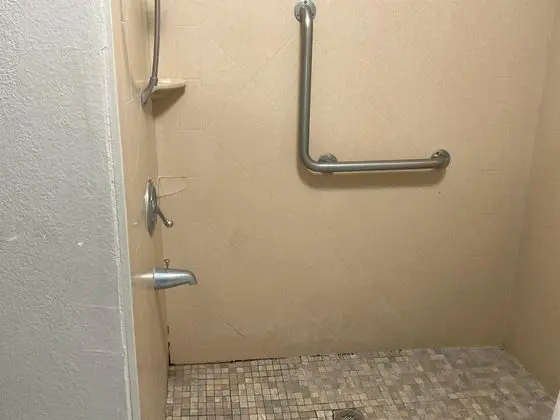 Engellilere uygun banyo