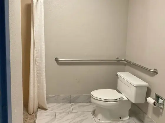 Engellilere uygun banyo