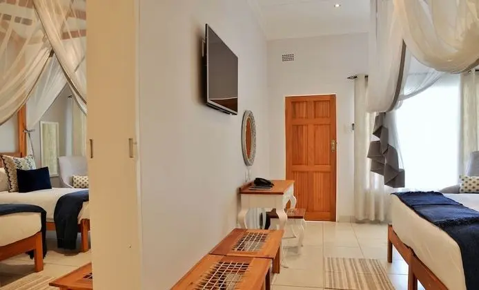 Tek Büyük Yataklı Oda, Havuz Manzaralı