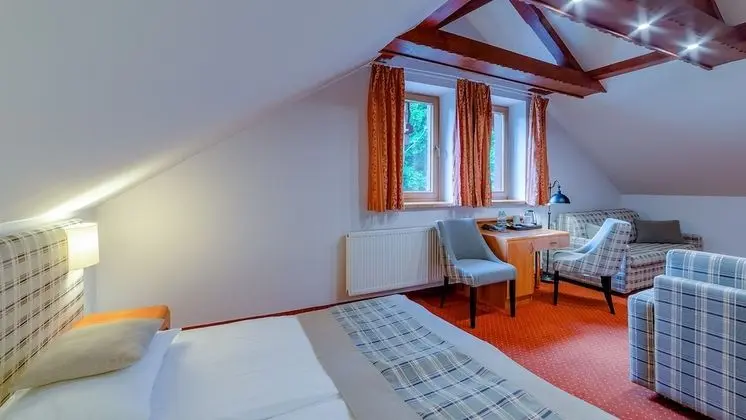 Family Oda (2 Adults + 2 Children)