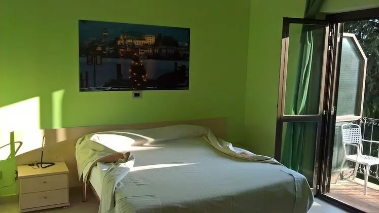 Tek Büyük veya İki Ayrı Yataklı Oda, Bahçe Manzaralı