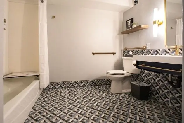 Standard Oda, 1 Büyük (Queen) Boy Yatak, Engellilere Uygun, Sigara İçilmez