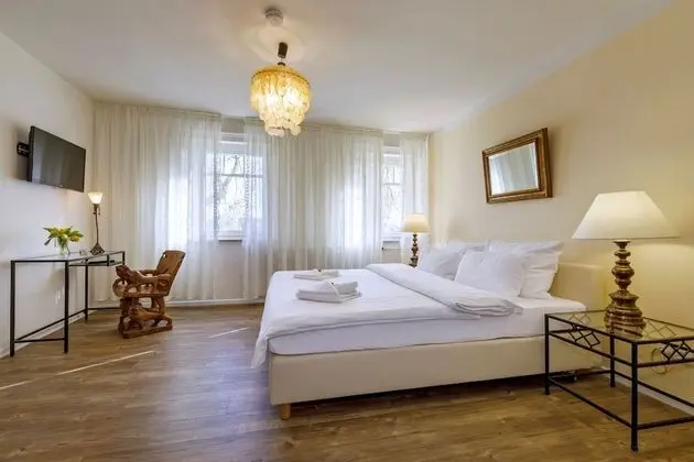 Tek Büyük Yataklı Oda (Gelbes Zimmer)