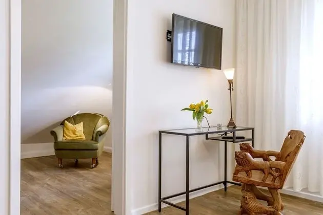 Tek Büyük Yataklı Oda (Gelbes Zimmer)