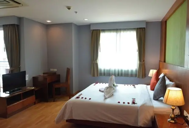Deluxe Suite King - City View