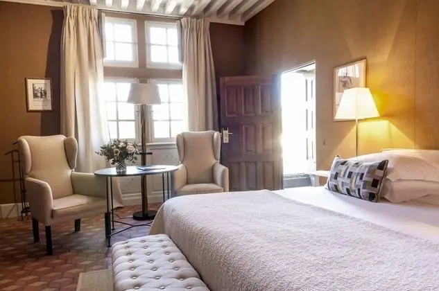 Luxury Oda