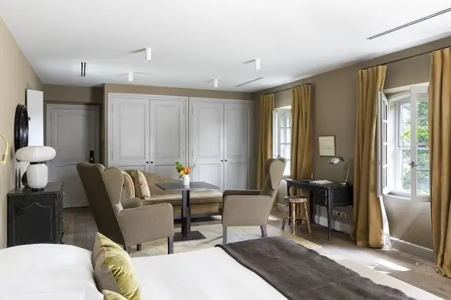 Luxury Oda