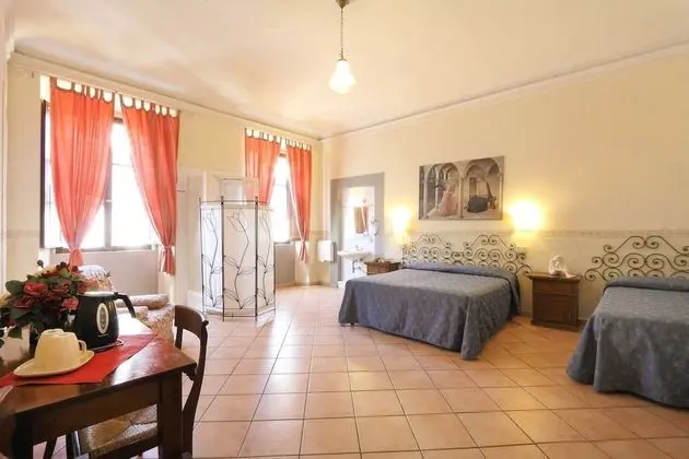 Tek Büyük Yataklı Oda, Ortak Banyo (with ensuite shower)