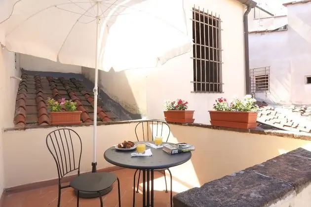 Tek Büyük Yataklı Oda, Ortak Banyo (with ensuite shower)