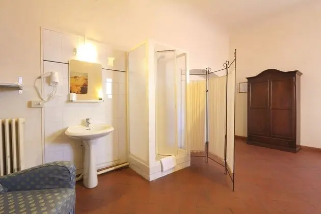 Tek Büyük Yataklı Oda, Ortak Banyo (with ensuite shower)