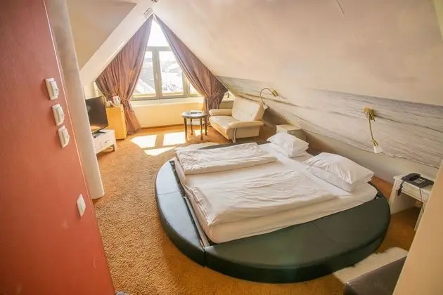 Tek Büyük Yataklı Oda