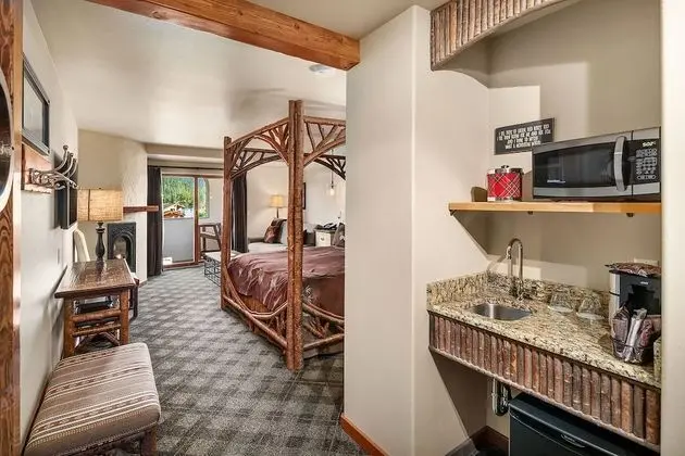 Premium Oda, Balkon (Fireplace & Village View)