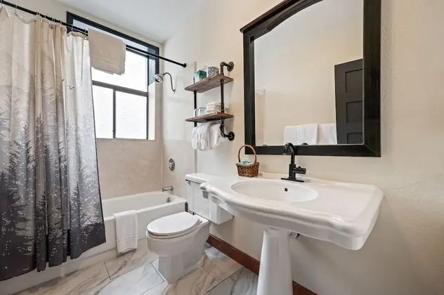 Family Tek Büyük Yataklı Oda