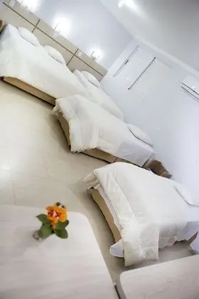 Quintuple Room