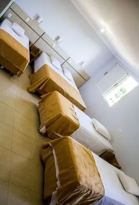 Quintuple Room