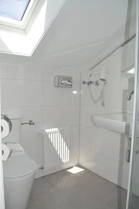 Tek Kişilik Oda, Ortak Banyo, Şehir Manzaralı