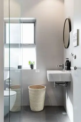 Queen Room (Shared Bathroom)