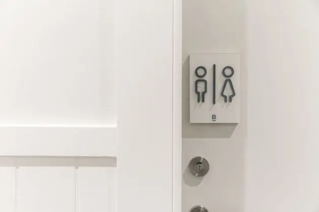 Queen Room (Shared Bathroom)