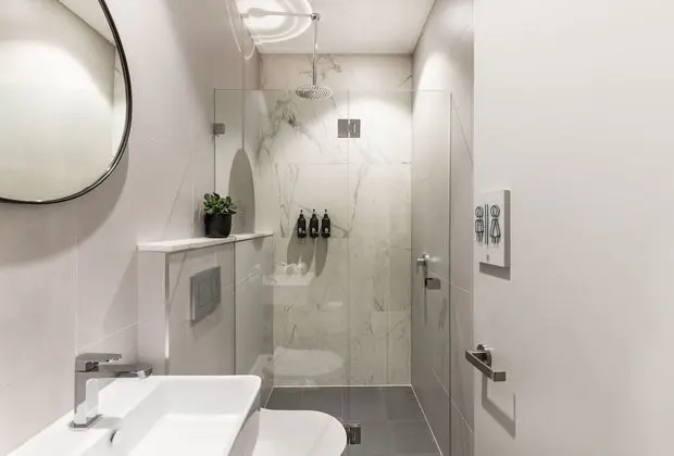 Queen Room (Shared Bathroom)