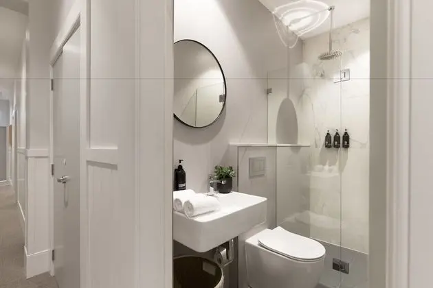 Queen Room (Shared Bathroom)