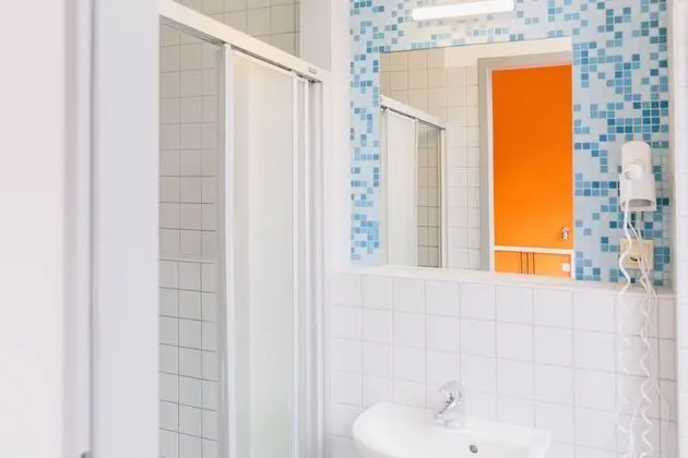 Budget Twin Room, private bathroom
