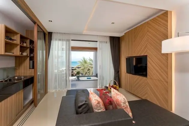 Luxury Beachfront Suite