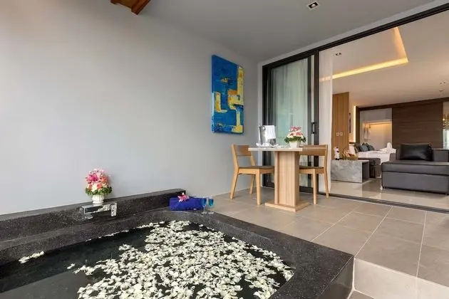 Pool & Beach Suite