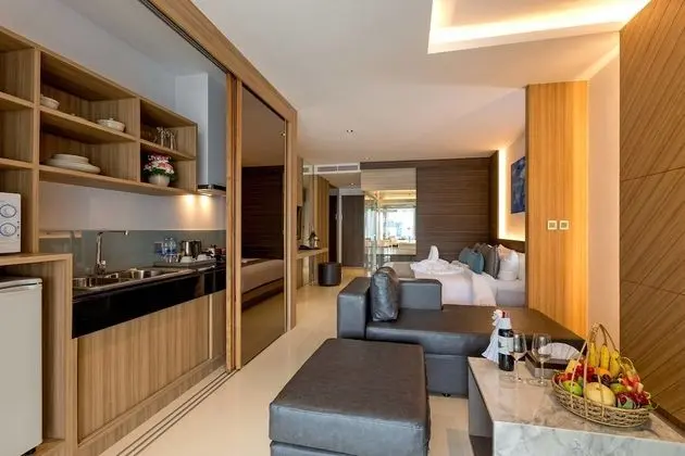 Pool & Beach Suite