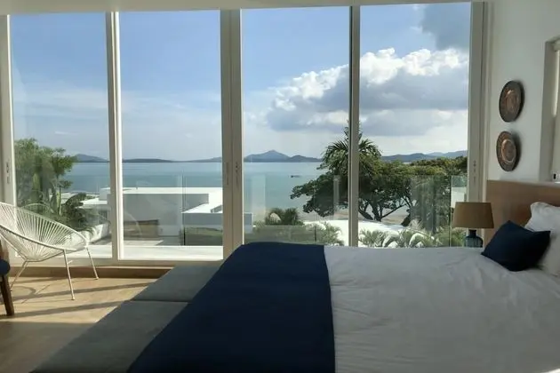 5-Bedroom Villa with Private Pool and Sea View