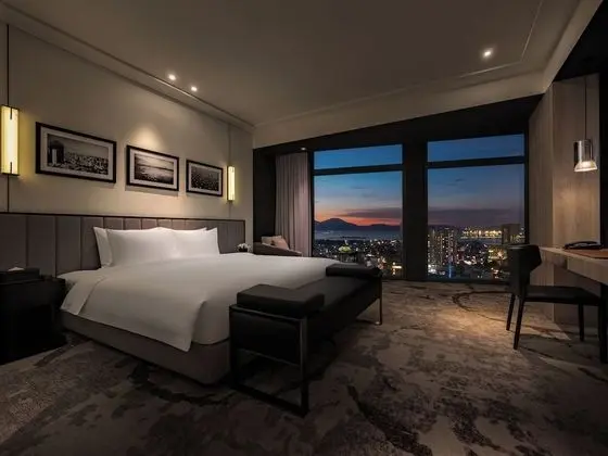 PREMIUM CLUB KING ROOM