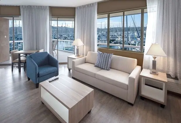 Stüdyo Süit, 1 En Büyük (King) Boy Yatak ve Çekyat, Buzdolabı ve Mikrodalga, Marina Manzaralı
