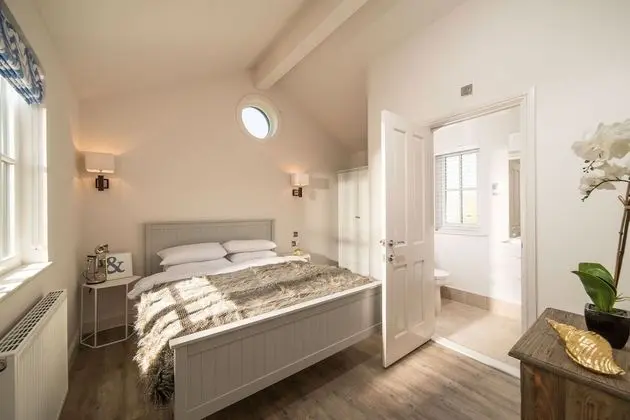 Superior Beach House 2 Bedroom