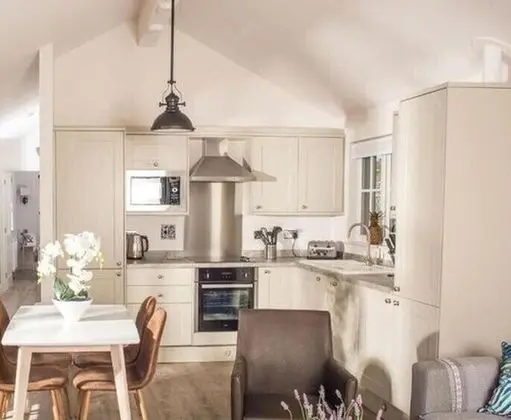Superior Beach House 2 Bedroom