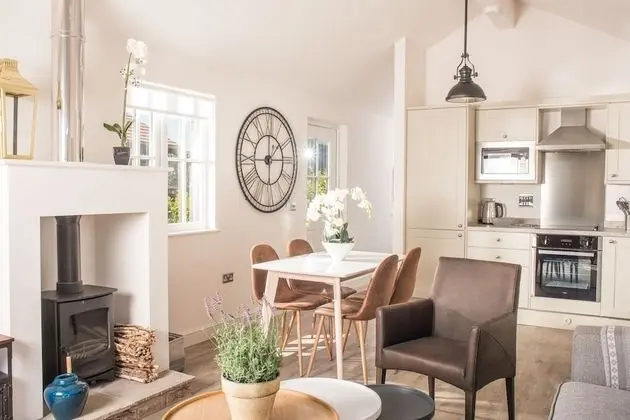 Superior Beach House 2 Bedroom