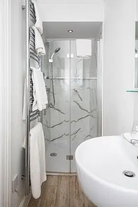 Deluxe Tek Büyük Yataklı Oda, Banyolu/Duşlu, Avlu Manzaralı
