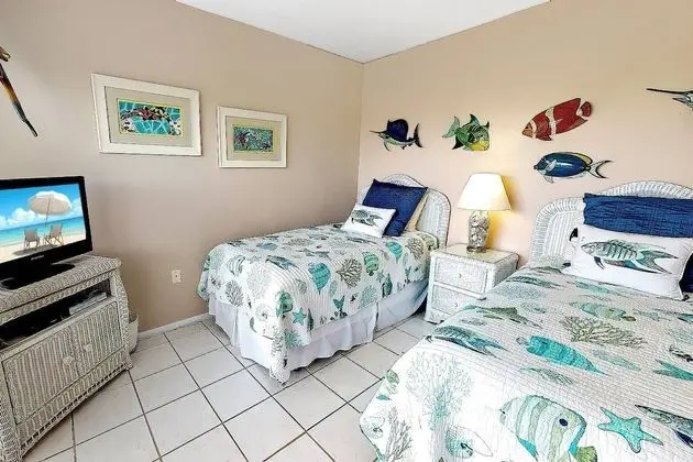 Daire (Bay Oaks, 4th floor corner - elevator)