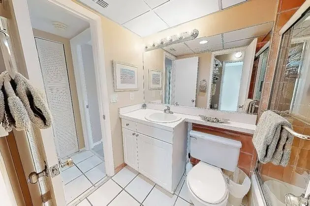 Daire (Bay Oaks, 4th floor corner - elevator)