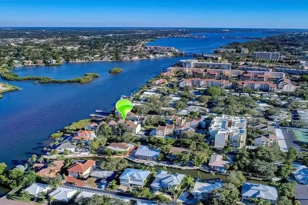Daire (Bay Oaks, 4th floor corner - elevator)