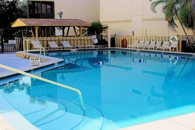 Daire (Bay Oaks, 4th floor corner - elevator)