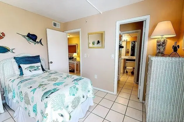 Daire (Bay Oaks, 4th floor corner - elevator)