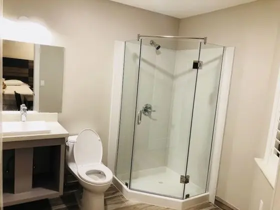 Standard Oda, 1 Büyük (Queen) Boy Yatak, Özel Banyo