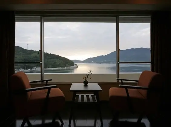 Üç Kişilik Oda, Sigara İçilmez (Olive Triple)