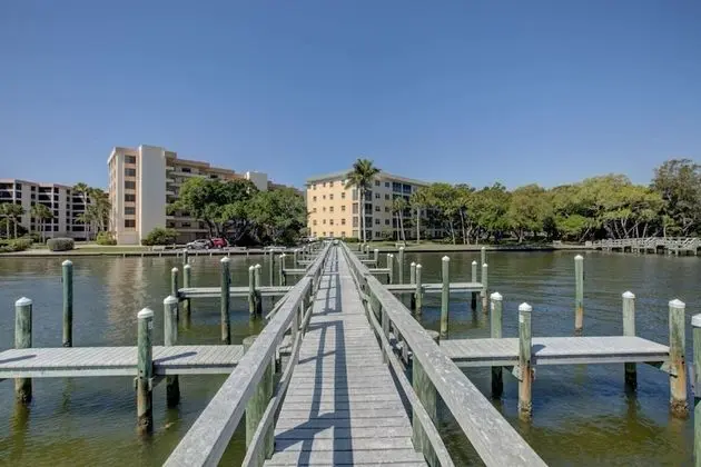 Daire (Bay Tree Beach Side)