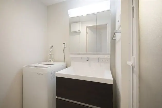 Üç Kişilik Oda, Sigara İçilmez (For 2 People)