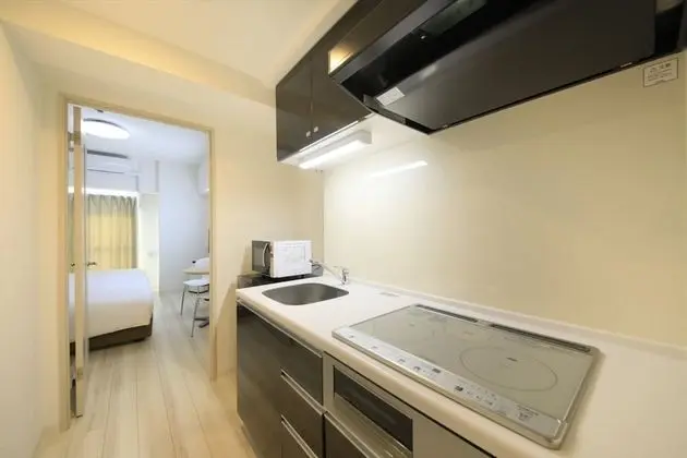 Üç Kişilik Oda, Sigara İçilmez (For 2 People)
